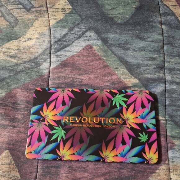 Makeup Revolution Forever Flawless “Chilled” Eyeshadow Palette 🌈🍃 - Picture 3 of 3